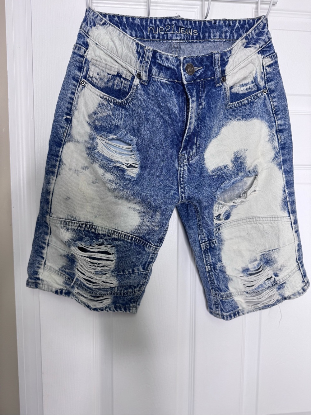 Rue21 Blue & White Acid-Wash Distressed Denim Shorts